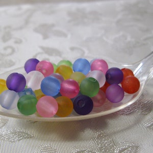 500 pcs Perles acryliques rondes dépolies, couleurs assorties, 6 mm, faux verre de mer 807