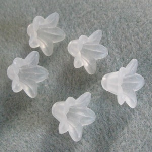 50pcs White Frosted Lucite Acrylic Flower Cap Beads 12mm x 18mm Wedding 410