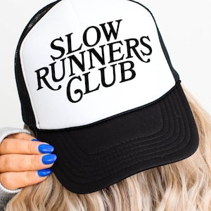 Slow Runners Club SVG PNG, coureur de marathon, coureur de fond, coureur maman chemise sublimation conception, coureur de nuit, autocollant & fichier gobelet