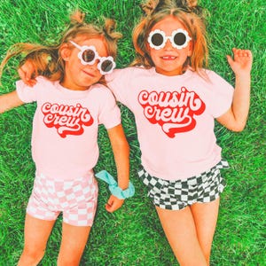 Retro Cousin Crew Camisas SVG PNG / Cousin Camping Crew Svg, Cousin Crew Vacation Svg, Summer Cousin Crew, Vacaciones familiares 2024 Svg