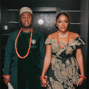 Nigerianische, afrikanische Braut und Bräutigam Brautkleider / Paare passende Outfits / traditionelle George Brautkleider / Plus Size AsoEbi / Igbo Hochzeit