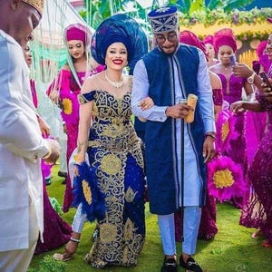 Nigerianische, afrikanische Braut und Bräutigam Brautkleider / Paare passende Outfits / traditionelle George Brautkleider / Plus Size AsoEbi / Igbo Hochzeit