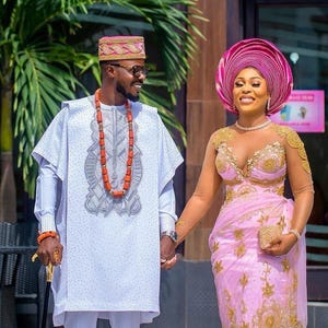 Nigerianische, afrikanische Braut und Bräutigam Brautkleider / Paare passende Outfits / traditionelle George Brautkleider / Plus Size AsoEbi / Igbo Hochzeit