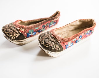 Antique Chinese Embroidered Qing Dynasty Children's Shoes, Collectibles