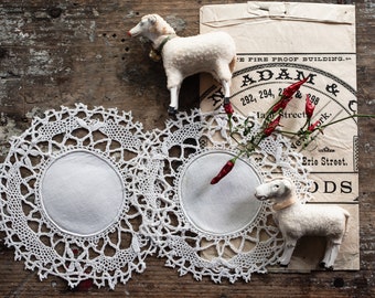 Ensemble de napperons en lin anciens avec bordure en dentelle au crochet, décorations de Noël, décoration de maison de ferme et de chalet