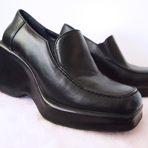 SALE // SCHOOLGIRL // Vintage 90s Chunky Loafers Vegan Leather Platform Heel Shoes Clueless Grunge Cute Womens 6 6.5