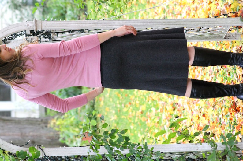 Jersey Knit Skirt A line style Black Space Dye Pattern Size Medium image 4