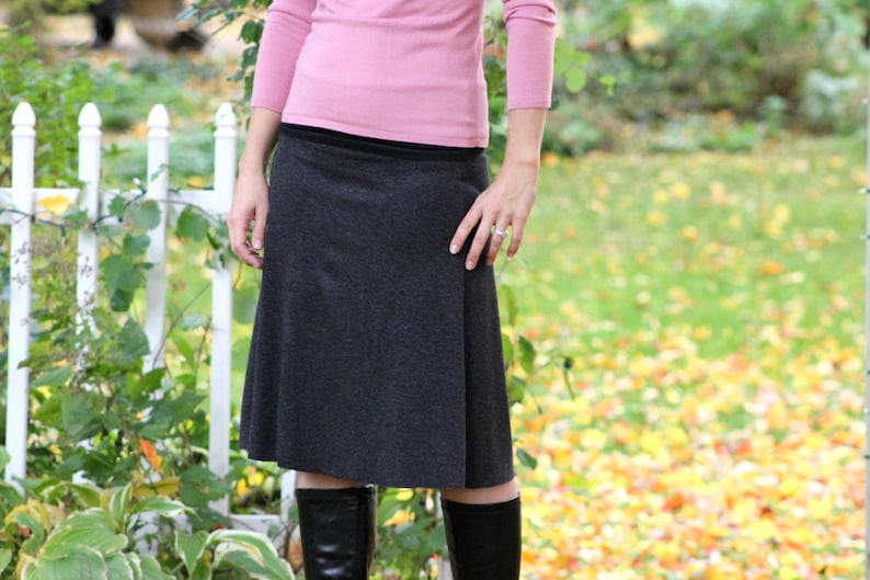 Jersey Knit Skirt A line style Black Space Dye Pattern Size Medium image 2