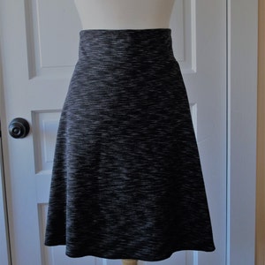 Jersey Knit Skirt A line style Black Space Dye Pattern Size Medium image 3