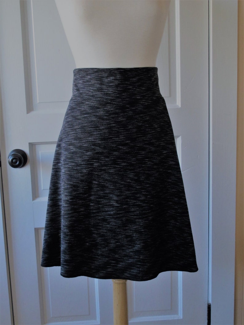 Jersey Knit Skirt A line style Black Space Dye Pattern Size Medium image 3