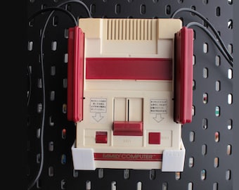 Famicom  Wall Mount for HVC-002 , 3D printed STL File