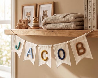 Ghirlanda personalizzata con il nome del bambino, ghirlanda di lettere in tessuto e filato, decorazione per la cameretta.