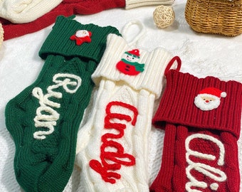Bas de Noël personnalisé brodé à la main : nom de famille en tricot personnalisé