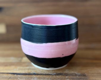 Satin Matte Schwarz und Rosa gestreifte Porzellan Tasse / Schüssel