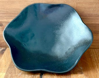 Matt Schwarze Moderne Flache Petal Bowl