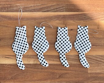 Handgemachte Porzellan Katze Ornament: Polka Dot Hängeskulptur
