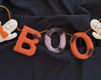 Handmade “BOO” Felt Halloween Garland – Ghost Couple Banner with Tulle & Beads – Cute Spooky Wall Hanging