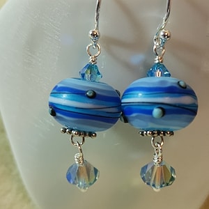 Kolczyki ze szkła lampworkowego – Swirled Blues