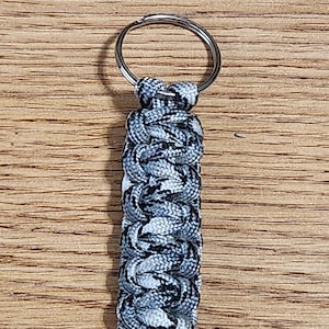 Schlüsselanhänger aus Paracord