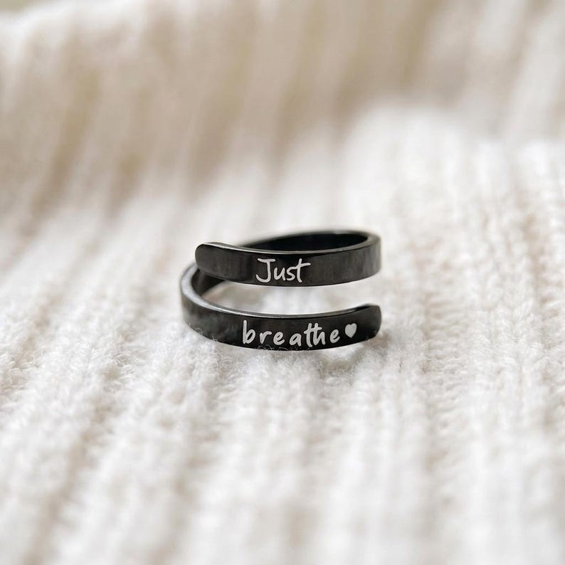 Edelstahl Just Breathe Ring: Hug Ring für Sie, Weihnachtsgeschenk Black