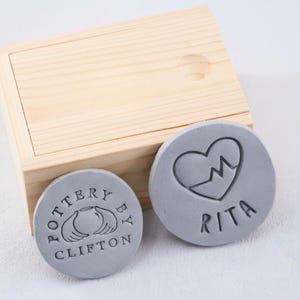 34 Design per Timbro Personalizzato｜Timbro con Logo in Ceramica｜Timbro per Ceramica Personalizzato｜Regali per Ceramisti｜Timbro con Firma in Ottone più Spesso da 12 mm
