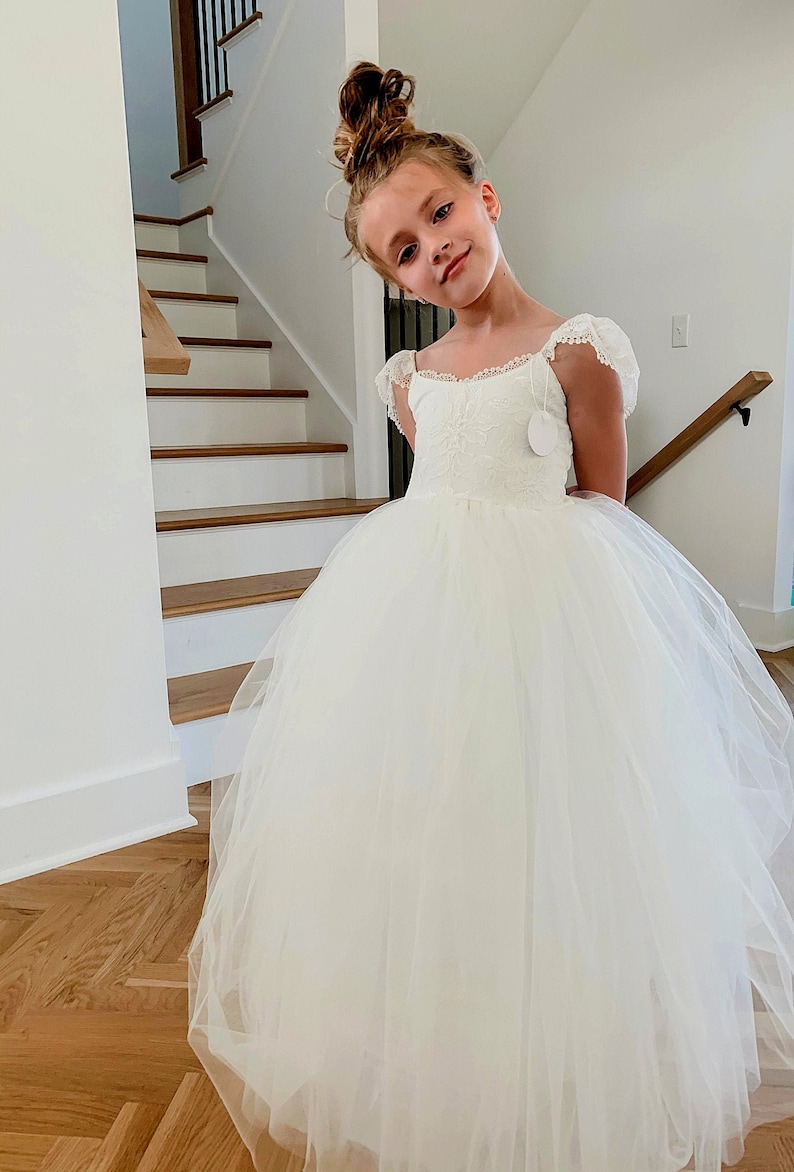 DINGZAN Lace & Tulle Flower Girl Dress - White First Communion & Flower Girl Gown For Weddings & Special Occasions