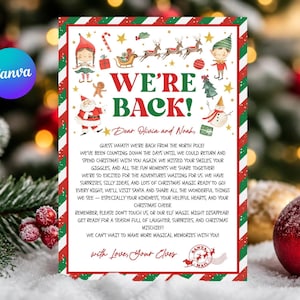 Könnte beinhalten: Ein rechteckiges Weihnachtsschild mit rot-grün gestreiftem Rand. Der Text lautet WE'RE BACK! Dear Olivia and Noah, gefolgt von einer Nachricht über die Rückkehr vom Nordpol. Illustrationen zeigen den Weihnachtsmann, Elfen, Rentiere, einen Schlitten und einen Schneemann.