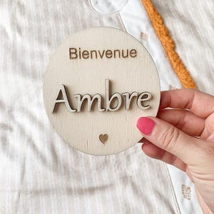 Carte de bienvenue bébé en bois personnalisée