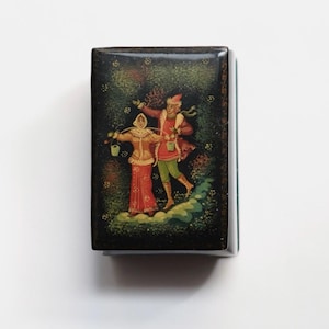 Vintage Hand-Painted Fairy Tale Trinket Box | Russian Lacquer Art | Romantic Love Scene Decor | Small Jewelry Keepsake Gift Box Handmade