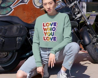 Moletom curto do Orgulho LGBTQ: Ame quem você ama, Moda Feminina