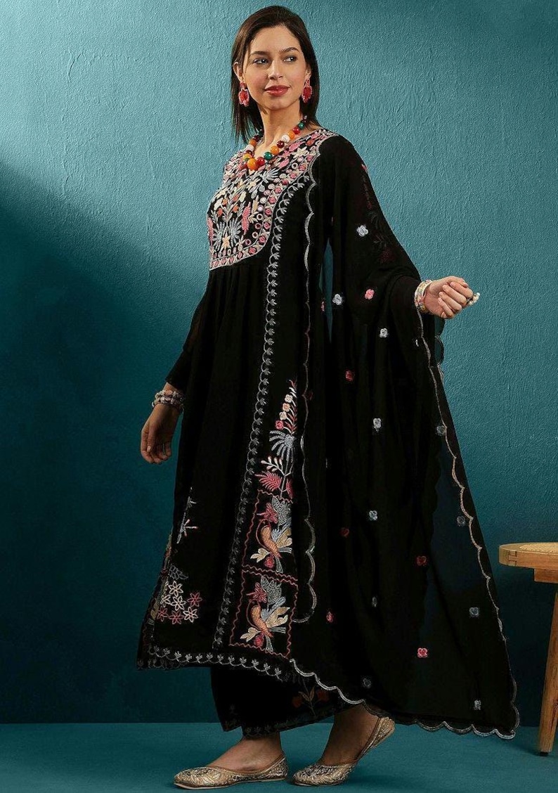 Women Embroidered Kurta With Pant And Duppata Set main image 0