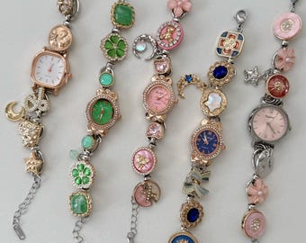 Pulseras con dijes florales coloridos, relojes de pulsera de estilo vintage con dijes de botón únicos, regalo hecho a mano para ella, accesorio retro romántico