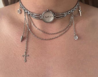 Silber geschichtete Uhr Choker, Charms Uhr Choker, Punk Rock Gothic Style mit Spikes, Kreuz und Strass, verstellbares handgemachtes Geschenk