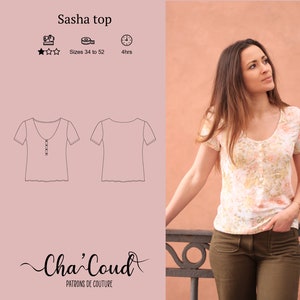 Peut inclure: Patron de couture pour un haut Sasha, un t-shirt simple à manches courtes avec une patte de boutonnage. Le patron est disponible en tailles 34 à 52 et prend environ 4 heures à coudre. L'image montre un dessin au trait du haut et une photo d'une femme portant un haut fini.