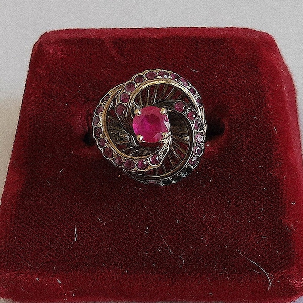 Vintage Ruby and 14 Kt Gold Ladies Ring Swirl Design Stones  1 Large Stone 27 Small Stones Size 6 1/2 VFG