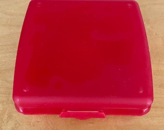 Tupperware Sandwich Keeper 3752D Red Vintage