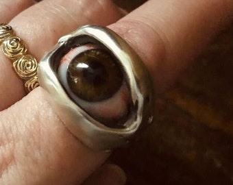 Anillo de bola de ojos marrones súper realista, joyería de plata de ley, vidrio protésico, Halloween impresionante y espeluznante, minimalista, Steampunk