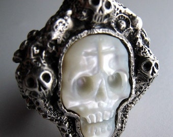 Anillo Día de Muertos Calavera de Diego Rivera Anillo Hombre o Mujer CRÁNEO está tallado en Nácar R029