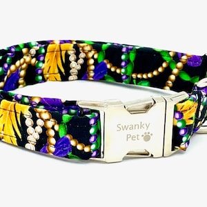 Federn & Perlen - Lila, Grün und Gold Mardi Gras Hundehalsband von Swanky Pet