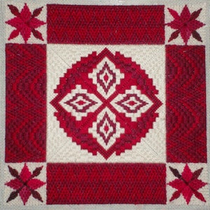 Puede incluir: Un lienzo blanco con un diseño geométrico rojo y blanco. El diseño está centrado en el lienzo y está rodeado por un borde rojo. El borde está decorado con cuatro estrellas rojas.