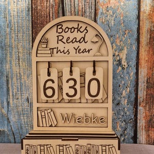 Bücher Tracker Büro Holz  Personalisiert – Books Read This Year  Lesezähler 21×14 cm Geschenk für Leseratten & Booktok Fans  Bücher Anzeige