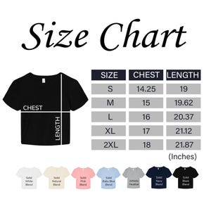 Puede incluir: Tabla de tallas para una camiseta recortada con medidas en pulgadas para el pecho y la longitud. La tabla muestra las tallas S, M, L, XL y 2XL. La camiseta est&aacute; disponible en colores s&oacute;lidos: blanco, natural, rosa, azul beb&eacute;, gris deportivo, azul marino y negro.