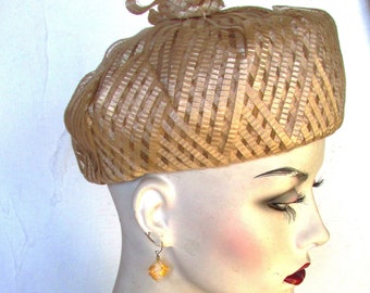 Vintage 1960's Hat Golden Beige Cellophane Straw Ribbon on Stiff Net Beanie Style **Scroll down for details