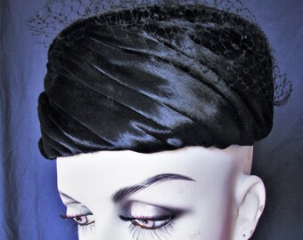 Vintage 1960's Hat Black Crushed Velvet Pillbox Hat w Net Veil Mid Century Fashion Jackie Kennedy Era **Scroll down for details