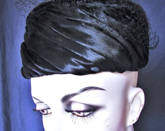 Vintage Pillbox Hat 1960s Mr John Black Velvet Jackie  display picture 1