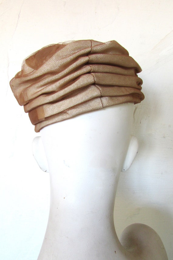 Vintage 1960's Hat Pillbox Turban Cloche Hat Beig… - image 4