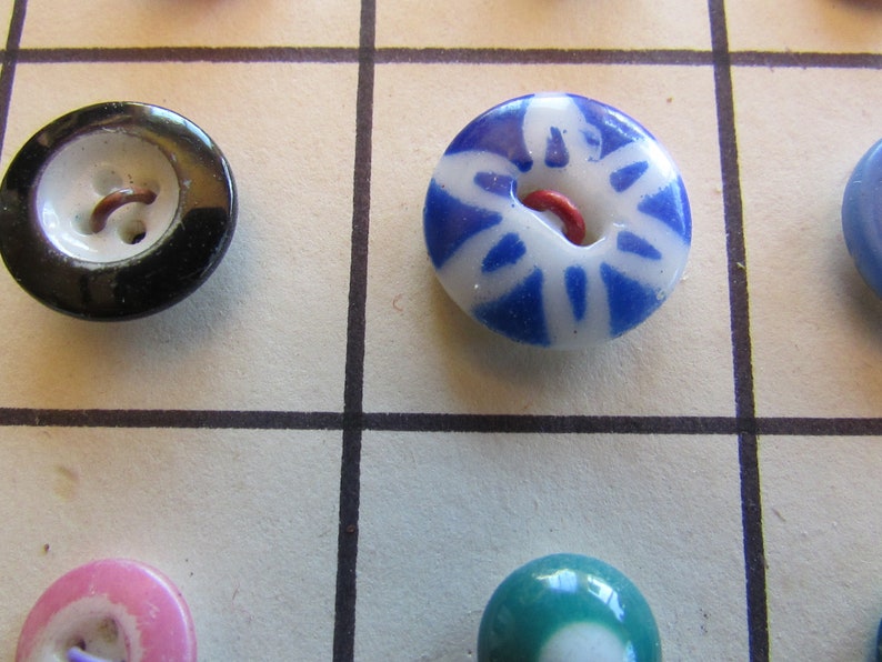 Vintage Buttons Early 1900/'s Antique Lot of 40 Porcelain Ceramic Color Banded Buttons Milk Glass /& More RARE COLLECTION