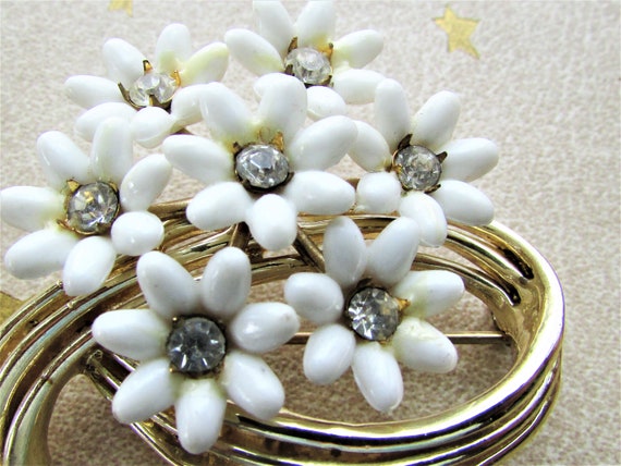 Vintage 1950's Brooch Signed Coro White Thermoset… - image 2