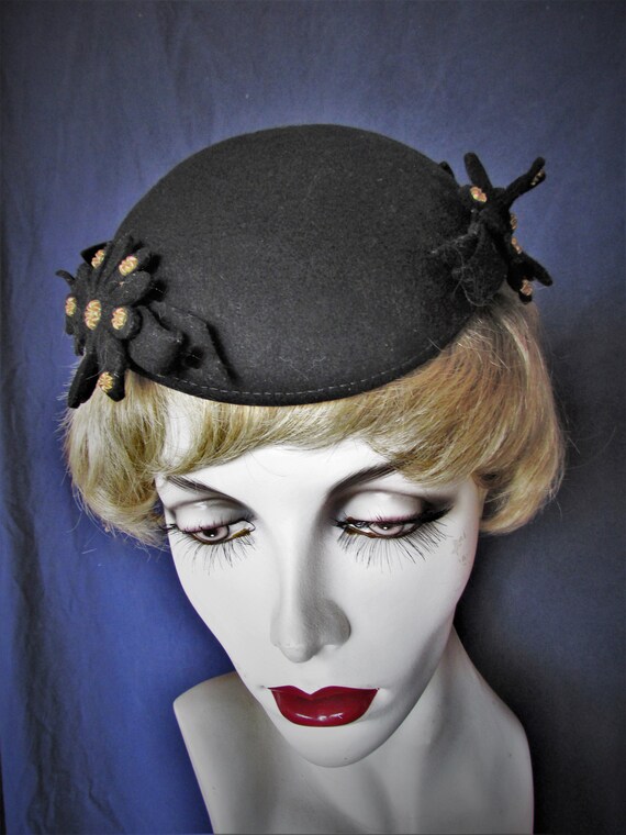 Vintage 1930's 1940's Hat Black Wool Felt Skull C… - image 2