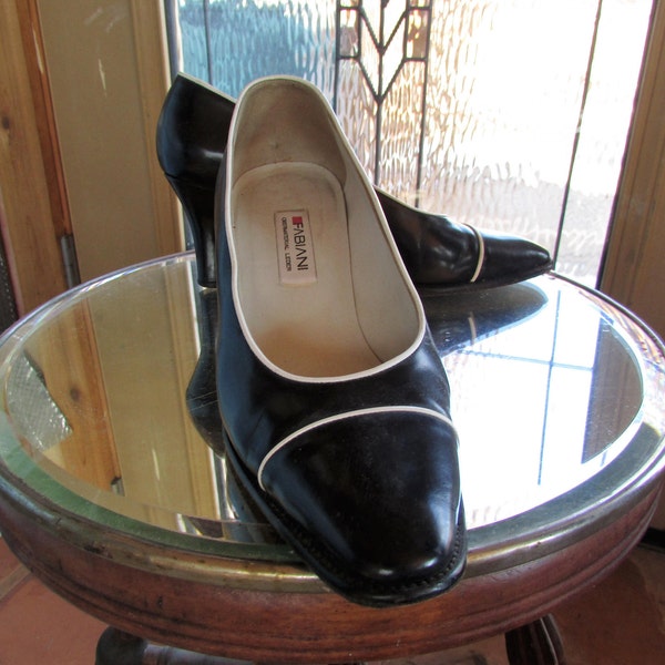 Vintage 1970's 80's Shoes Italian Designer Fabiani Leather Ladies Pumps Navy Blue & White High Heels Size 38 EU **Scroll down for details